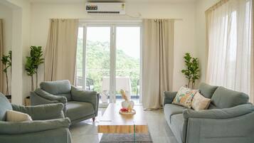 Caja fuerte, mobiliario individual, escritorio