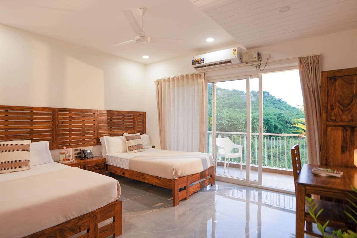 Caja de seguridad en la habitación y escritorio