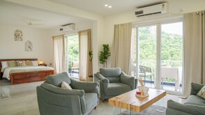 Deluxe Double Room | In-room safe, desk, laptop workspace, soundproofing