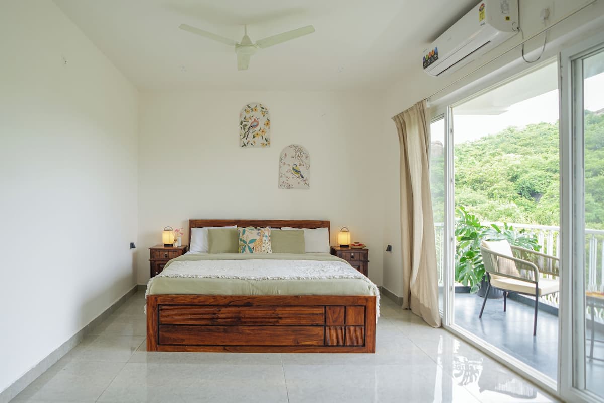 Caja de seguridad en la habitación y escritorio