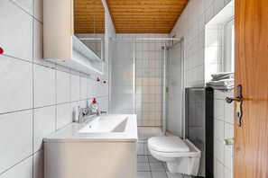 Een douche, handdoeken