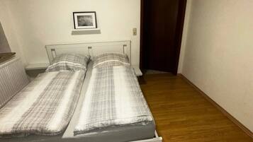WiFi, bed sheets