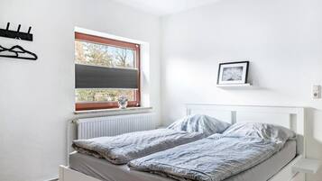 Desk, WiFi, bed sheets