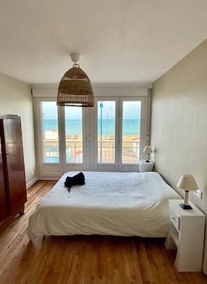 2 bedrooms, iron/ironing board, Internet, bed sheets