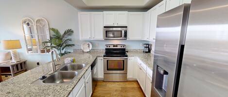 Condo, 3 Bedrooms | Private kitchen | Fridge, oven, coffee/tea maker, toaster