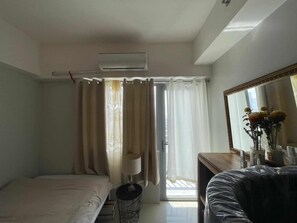Iron/ironing board, free WiFi, bed sheets, wheelchair access - Grass Residences AIrBnB SM NORTH QC (Quezon City)