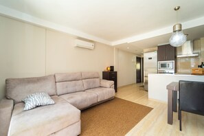 Living area - Apartment Benidorm swimming pool, comfort, beautiful view and very close to the beach. (Benidorm)