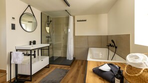 Haartrockner, Seife, Toilettenpapier