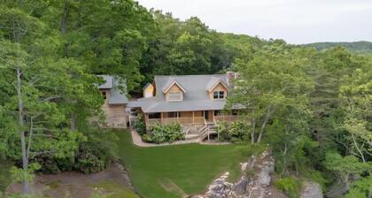 4-bedroom cabin in marvelous Cloud Land/ 20 acres of private land with trails