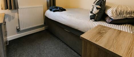 5 Schlafzimmer, individuell dekoriert, individuell eingerichtet