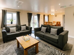 Living area - Raven Lodge (Brigg)