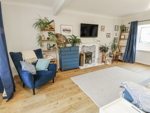 Living area - Hafan Hapus (Beaumaris)