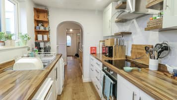 Cookware/dishes/utensils