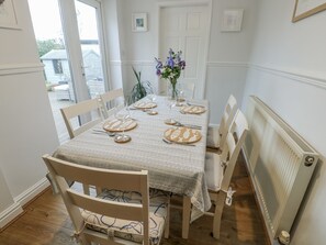 Dining - Hafan Hapus (Beaumaris)