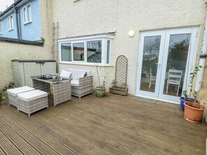 Outdoor dining - Hafan Hapus (Beaumaris)