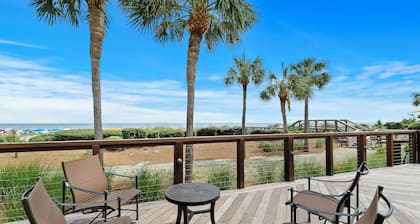Tranquil 4-Bedroom Retreat in the Heart of Sea Pines w/ a private pool & spa