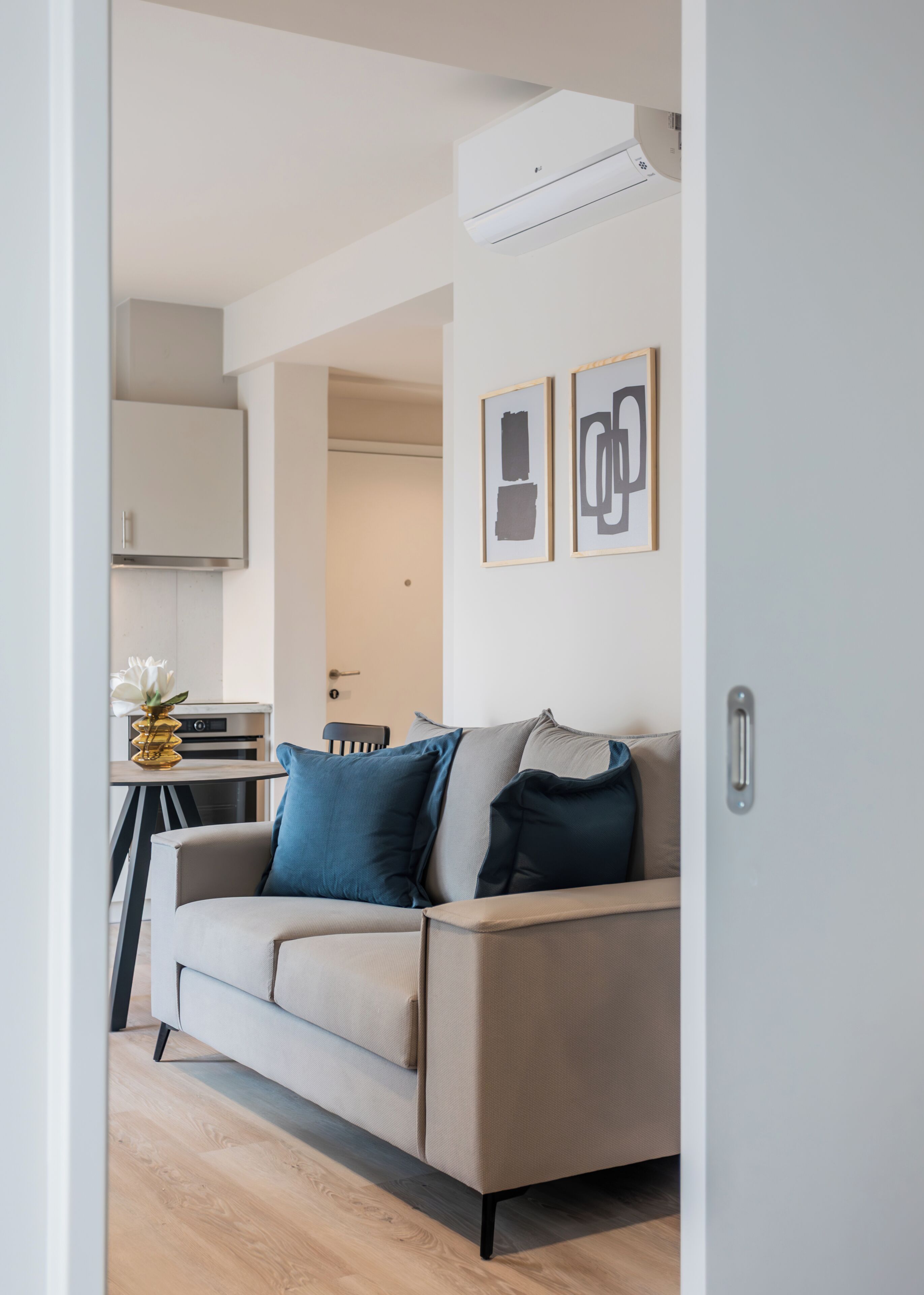 Apartamento, 1 quarto, sacada, vista para a cidade | Espaço de trabalho para notebook, ferros/tábuas de passar roupa