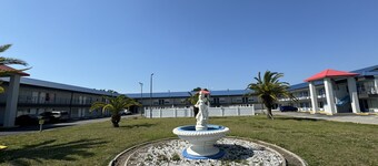 Englewood Inn & Suites