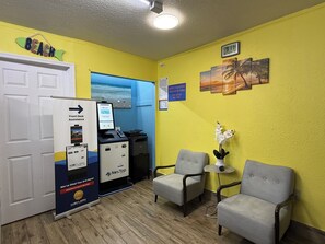 Lobby - Englewood Inn & Suites (Englewood)