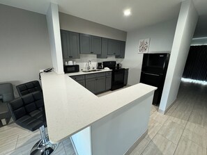 Deluxe Studio Suite, 1 King Bed, Non Smoking, Kitchenette | Private kitchen | Fridge, microwave