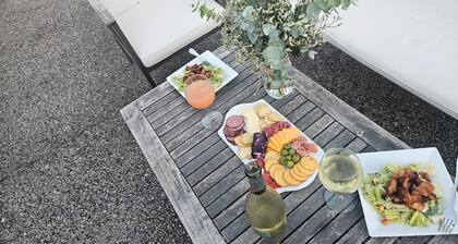 Welcoming private guesthouse near the beach & wineries in charming Atascadero
