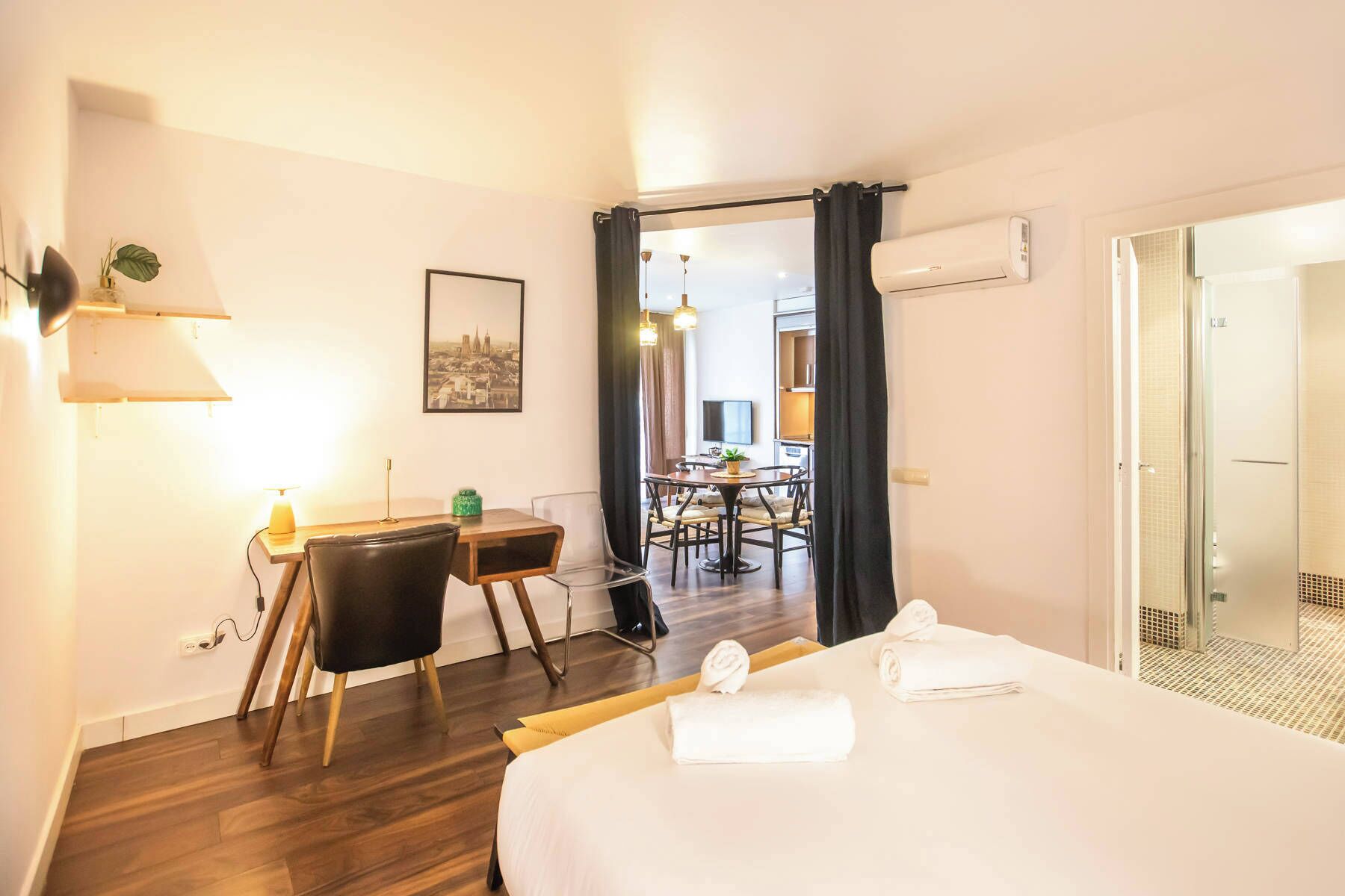 2 bedrooms, iron/ironing board, Internet, bed sheets