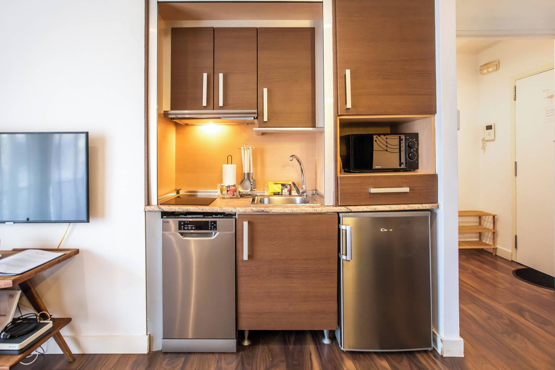 冷蔵庫、電子レンジ、オーブン、食器洗い機