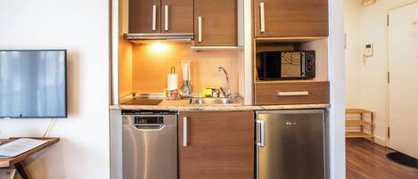 冷蔵庫、電子レンジ、オーブン、食器洗い機