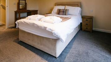 3 habitaciones, decoración personalizada y muebles diferentes