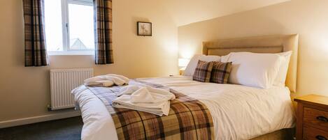 3 chambres, décor unique, ameublement unique