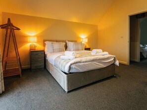 4 bilik tidur, dihias secara berasingan 