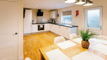 Oppvaskmaskin og kjøkkenutstyr