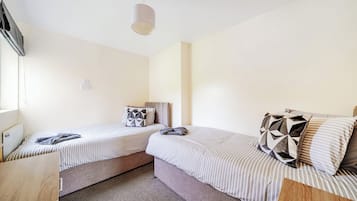 5 quartos, individualmente decorados, individualmente mobiliados