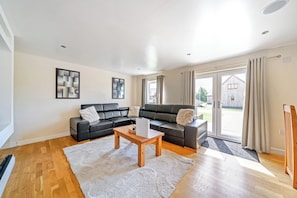 Living area - Charcoal Lodge (Brigg)
