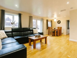 Living area - Charcoal Lodge (Brigg)