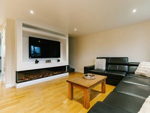 Living area - Charcoal Lodge (Brigg)