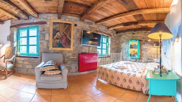 Habitación doble clásica, vista al valle | Caja de seguridad en la habitación, cortinas blackout y insonorización