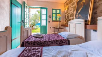 Mini-bar avec articles gratuits, coffres-forts dans les chambres