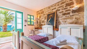 Groznan Classic Room | Artículos del minibar gratis y caja de seguridad en la habitación