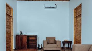 Family Villa, Garden View | Desk, laptop workspace, free WiFi