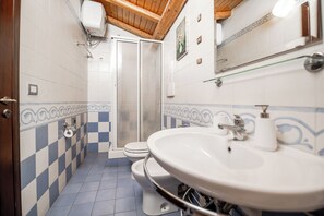 Shower, hair dryer, bidet, towels - DM House & Suite - The Dwelling of the IV Towers (Catania)