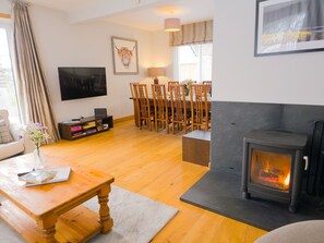 Interior - Loramore - large holiday home in Aviemore (Aviemore)