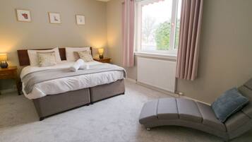 5 bedrooms, travel cot, free WiFi, bed sheets