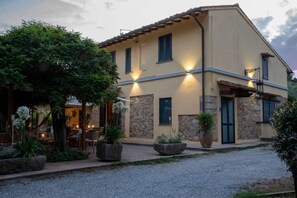 Front of property - Podere la Botte Pool Lari (Lari)
