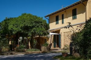 Front of property - Podere la Botte Pool Lari (Lari)