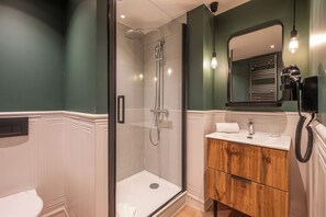 Hair dryer, towels, soap, toilet paper - Appartment Deluxe - West Paris Suite (Paris)