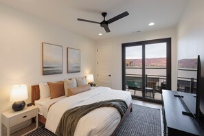 Iron/ironing board, free WiFi, bed sheets - Next to Pool, Sleek & Modern 3BR w/Fireplace (St. George)