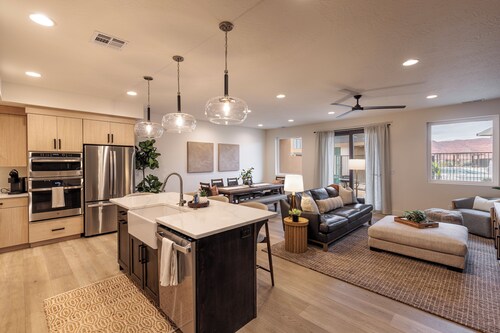 Next to Pool, Sleek & Modern 3BR w/Fireplace