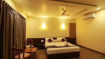 In-room safe, bed sheets