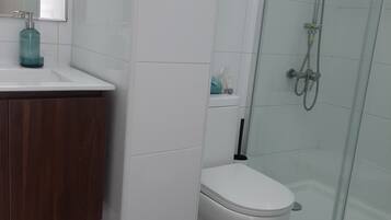 Shower, hair dryer, towels, toilet paper
